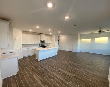 270 Pepperbark Loop - Photo Thumbnail 4