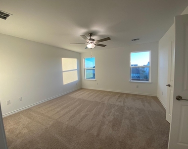270 Pepperbark Loop - Photo Thumbnail 13