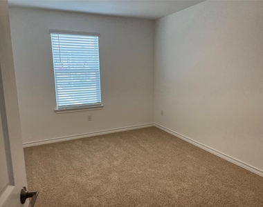 270 Pepperbark Loop - Photo Thumbnail 21