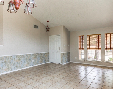 722 Settlement St - Photo Thumbnail 9