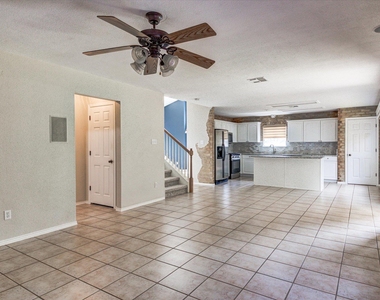 722 Settlement St - Photo Thumbnail 11