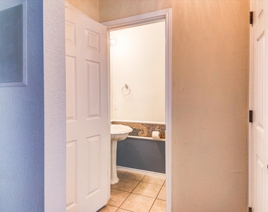 722 Settlement St - Photo Thumbnail 13