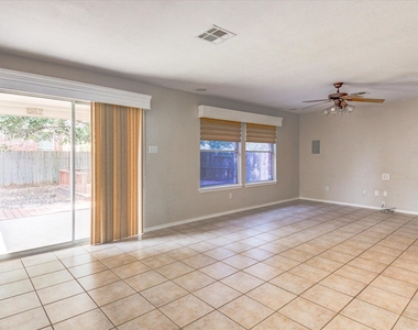 722 Settlement St - Photo Thumbnail 10