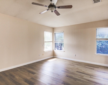 722 Settlement St - Photo Thumbnail 16