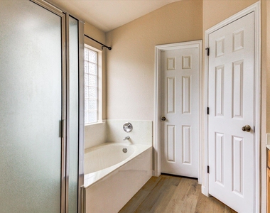 722 Settlement St - Photo Thumbnail 18
