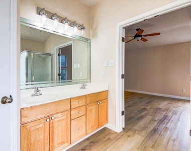 722 Settlement St - Photo Thumbnail 17