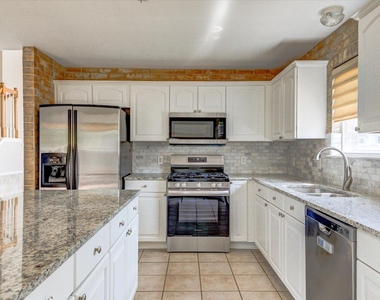 722 Settlement St - Photo Thumbnail 4