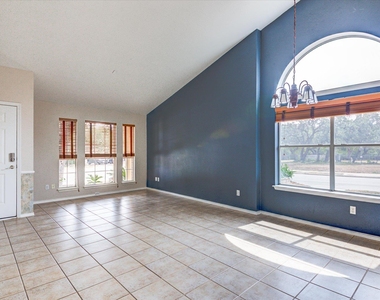 722 Settlement St - Photo Thumbnail 7