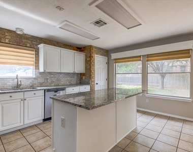 722 Settlement St - Photo Thumbnail 5