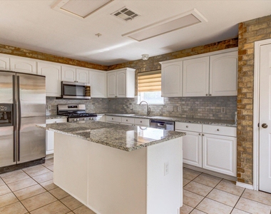 722 Settlement St - Photo Thumbnail 3