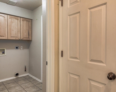 722 Settlement St - Photo Thumbnail 12