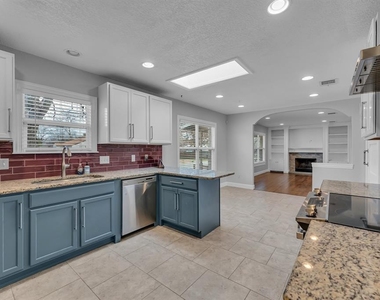 202 E 18th St - Photo Thumbnail 5