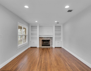 202 E 18th St - Photo Thumbnail 3