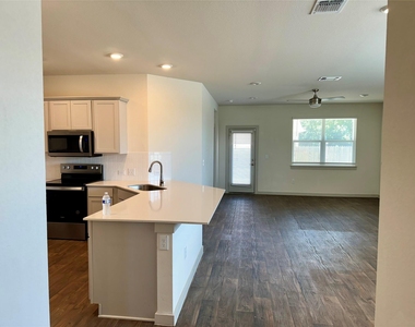 13009 Kearns Dr - Photo Thumbnail 4