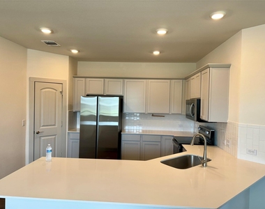 13009 Kearns Dr - Photo Thumbnail 7
