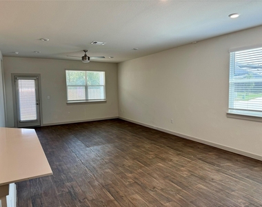 13009 Kearns Dr - Photo Thumbnail 5