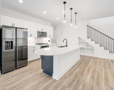 825 Olinda Way - Photo Thumbnail 2