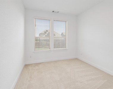 825 Olinda Way - Photo Thumbnail 14