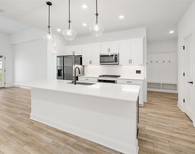 825 Olinda Way - Photo Thumbnail 7