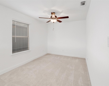 825 Olinda Way - Photo Thumbnail 16