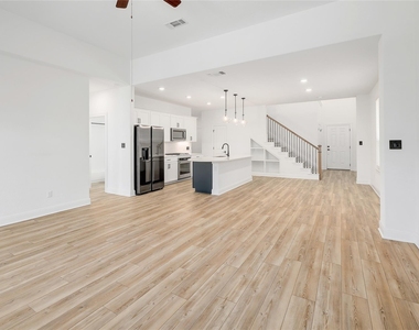 825 Olinda Way - Photo Thumbnail 4