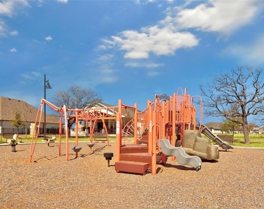 825 Olinda Way - Photo Thumbnail 36