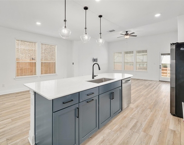 825 Olinda Way - Photo Thumbnail 6