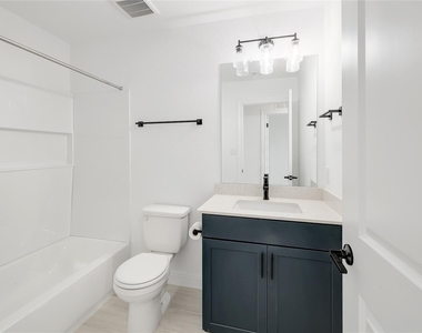 825 Olinda Way - Photo Thumbnail 17