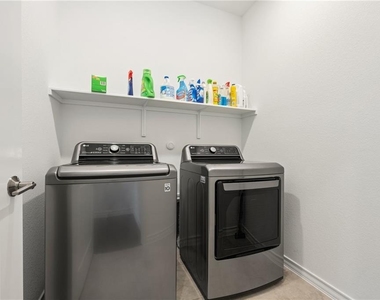 1003 Sandra Ann Way - Photo Thumbnail 19