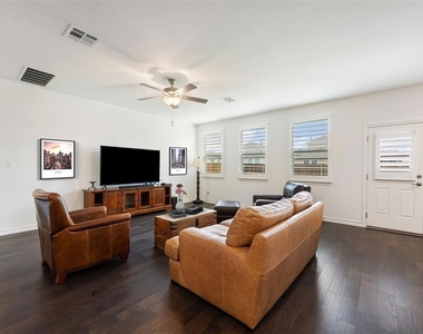 1003 Sandra Ann Way - Photo Thumbnail 9