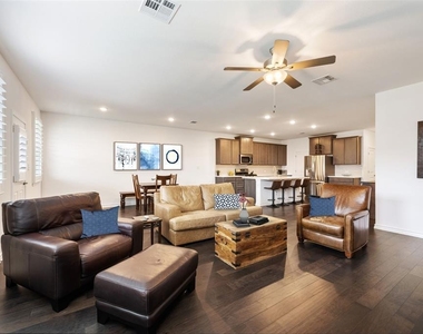 1003 Sandra Ann Way - Photo Thumbnail 7