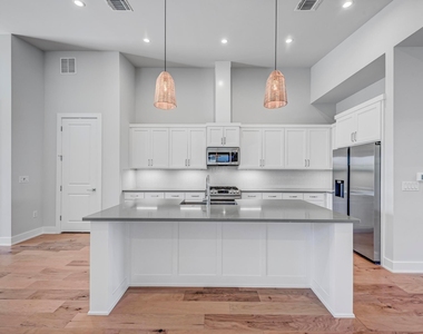 6401 Keegans Dr - Photo Thumbnail 7