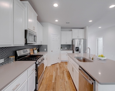 11920 Saddle Rock Dr - Photo Thumbnail 5