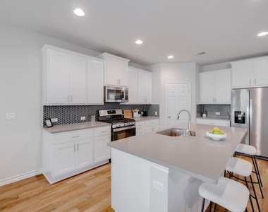 11920 Saddle Rock Dr - Photo Thumbnail 3