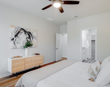 11920 Saddle Rock Dr - Photo Thumbnail 10