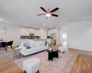 11920 Saddle Rock Dr - Photo Thumbnail 2