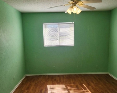 2600 Penny Ln - Photo Thumbnail 3