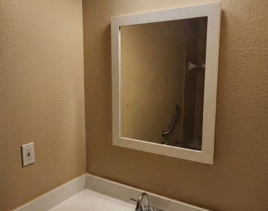 2600 Penny Ln - Photo Thumbnail 10