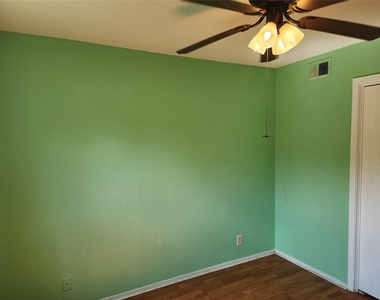 2600 Penny Ln - Photo Thumbnail 9