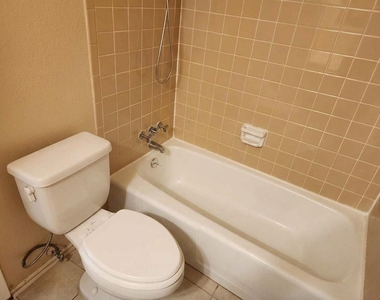 2600 Penny Ln - Photo Thumbnail 11