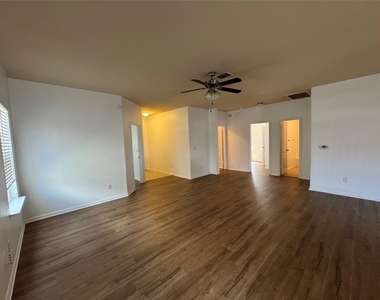 13504 Kearns Dr - Photo Thumbnail 5