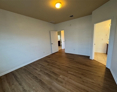 13504 Kearns Dr - Photo Thumbnail 11