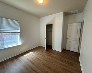 13504 Kearns Dr - Photo Thumbnail 23