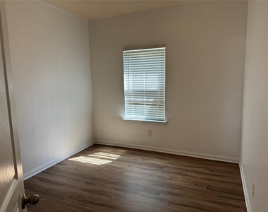 13504 Kearns Dr - Photo Thumbnail 3