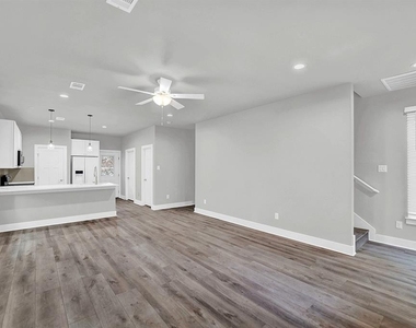 400 Shady Bluff Dr - Photo Thumbnail 7