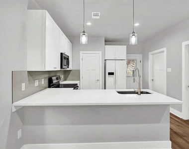 400 Shady Bluff Dr - Photo Thumbnail 9