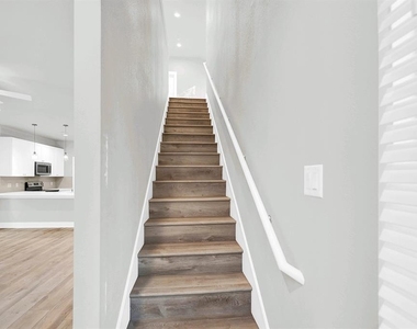 400 Shady Bluff Dr - Photo Thumbnail 12