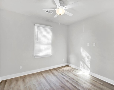 400 Shady Bluff Dr - Photo Thumbnail 22