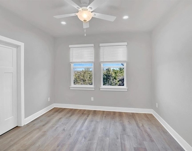 400 Shady Bluff Dr - Photo Thumbnail 16