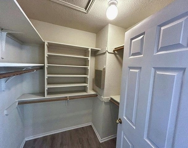 17229 Bushmills Rd - Photo Thumbnail 24